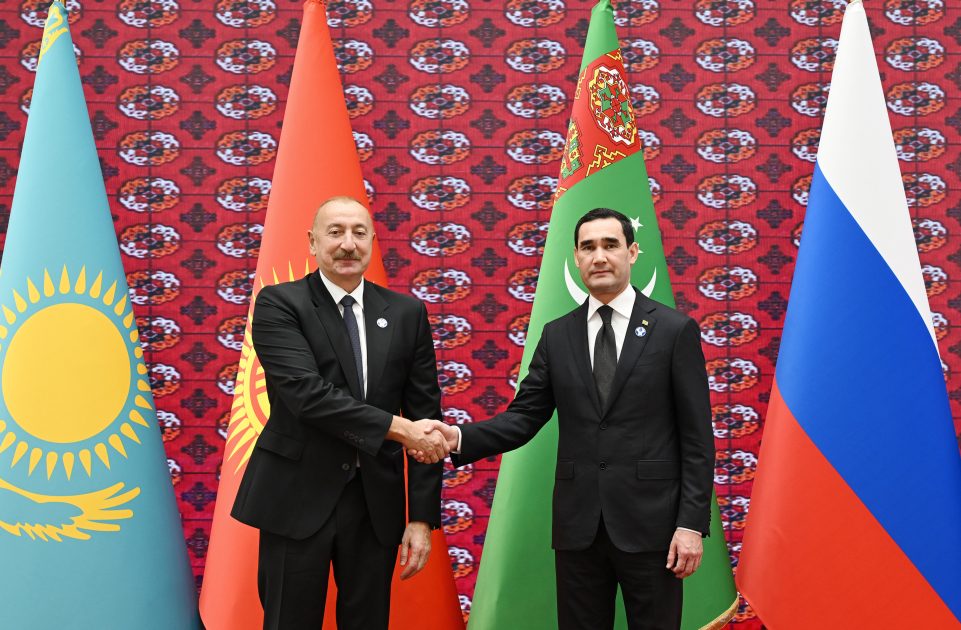 İlham Əliyev MDB Dövlət Başçıları Şurasının iclasında iştirak etmək üçün “Avaza” Kompleksinə gəlib