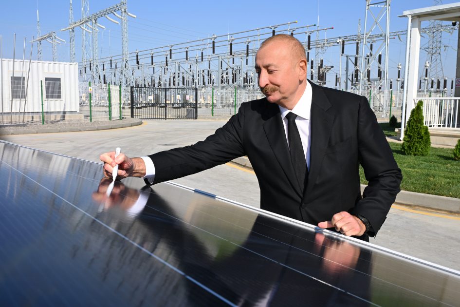 İlham Əliyev "Qobustan" Günəş Elektrik Stansiyasının açılışında iştirak edib