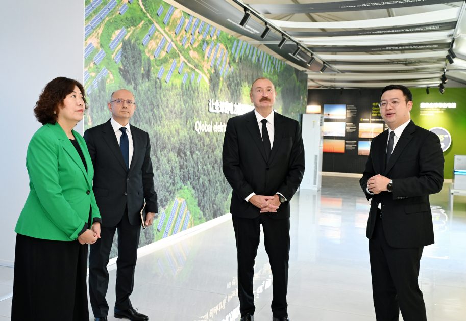 İlham Əliyev "Qobustan" Günəş Elektrik Stansiyasının açılışında iştirak edib