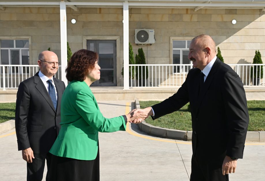 İlham Əliyev "Qobustan" Günəş Elektrik Stansiyasının açılışında iştirak edib