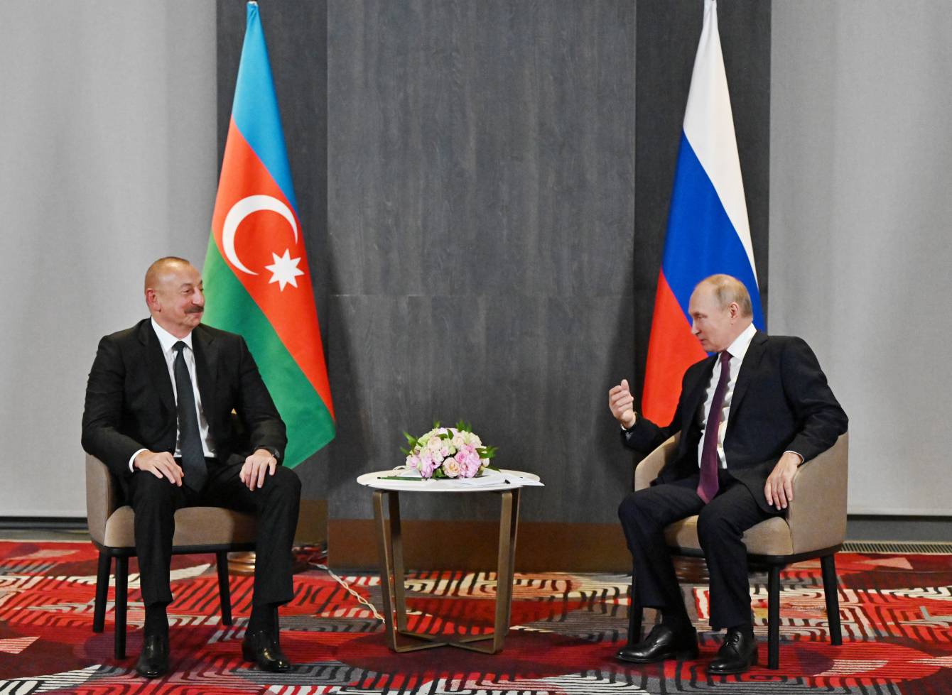İlham Əliyev və Putin arasında telefon danışığı olub - YENİLƏNİB