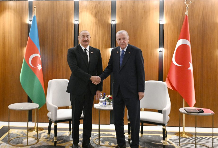  İlham Əliyevin Bişkekdə Türkiyə Prezidenti Rəcəb Tayyib Ərdoğanla görüşü olub - YENİLƏNİB