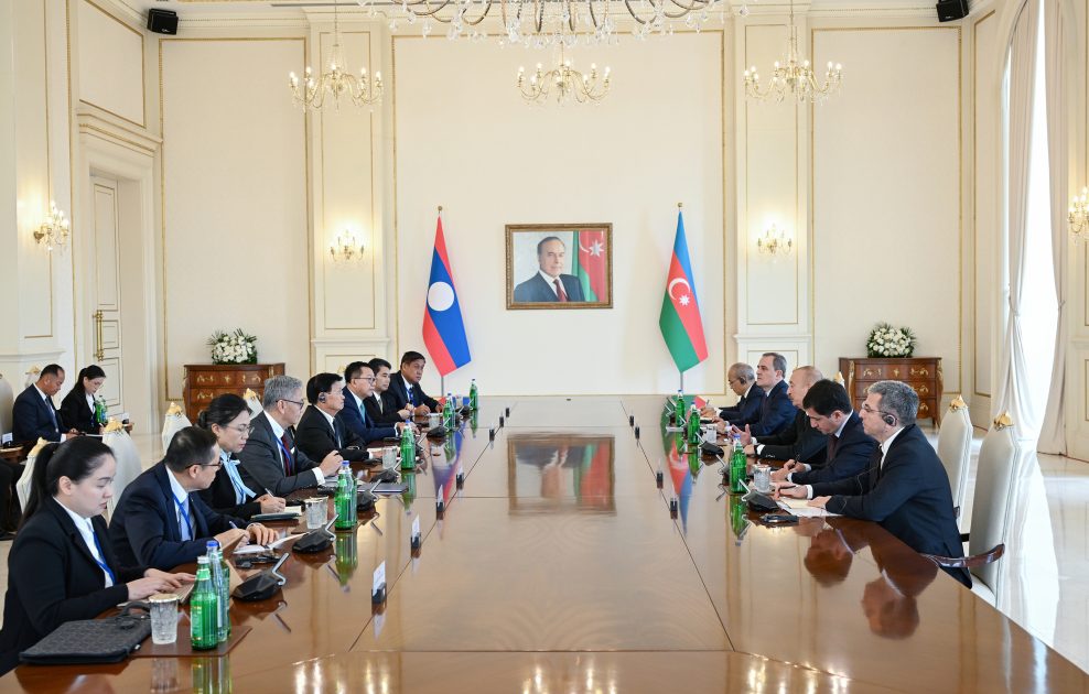 President Ilham Aliyev holds expanded meeting with President of Laos