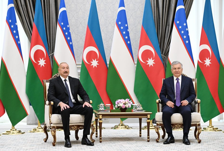 İlham Əliyevin Özbəkistan Prezidenti ilə təkbətək görüşü olub