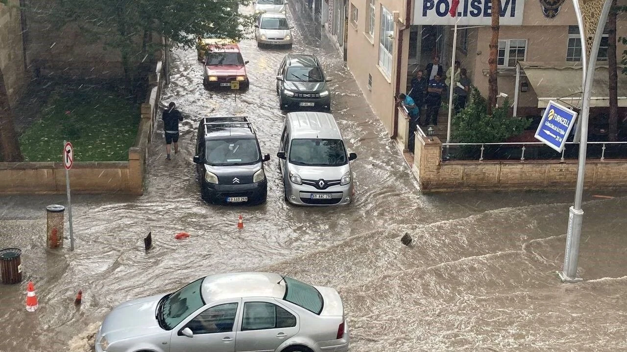 İspaniyada güclü yağışlar nəqliyyatı iflic edib