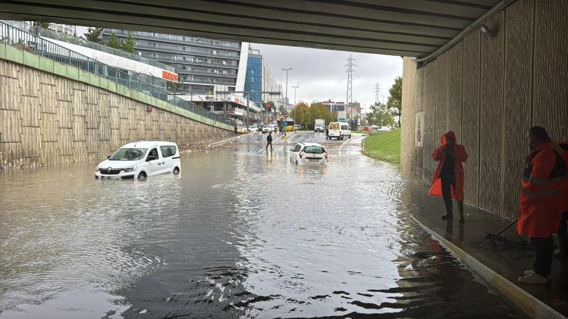 İstanbulda daşqın nəticəsində ölənlərin sayı 3-ə çatıb