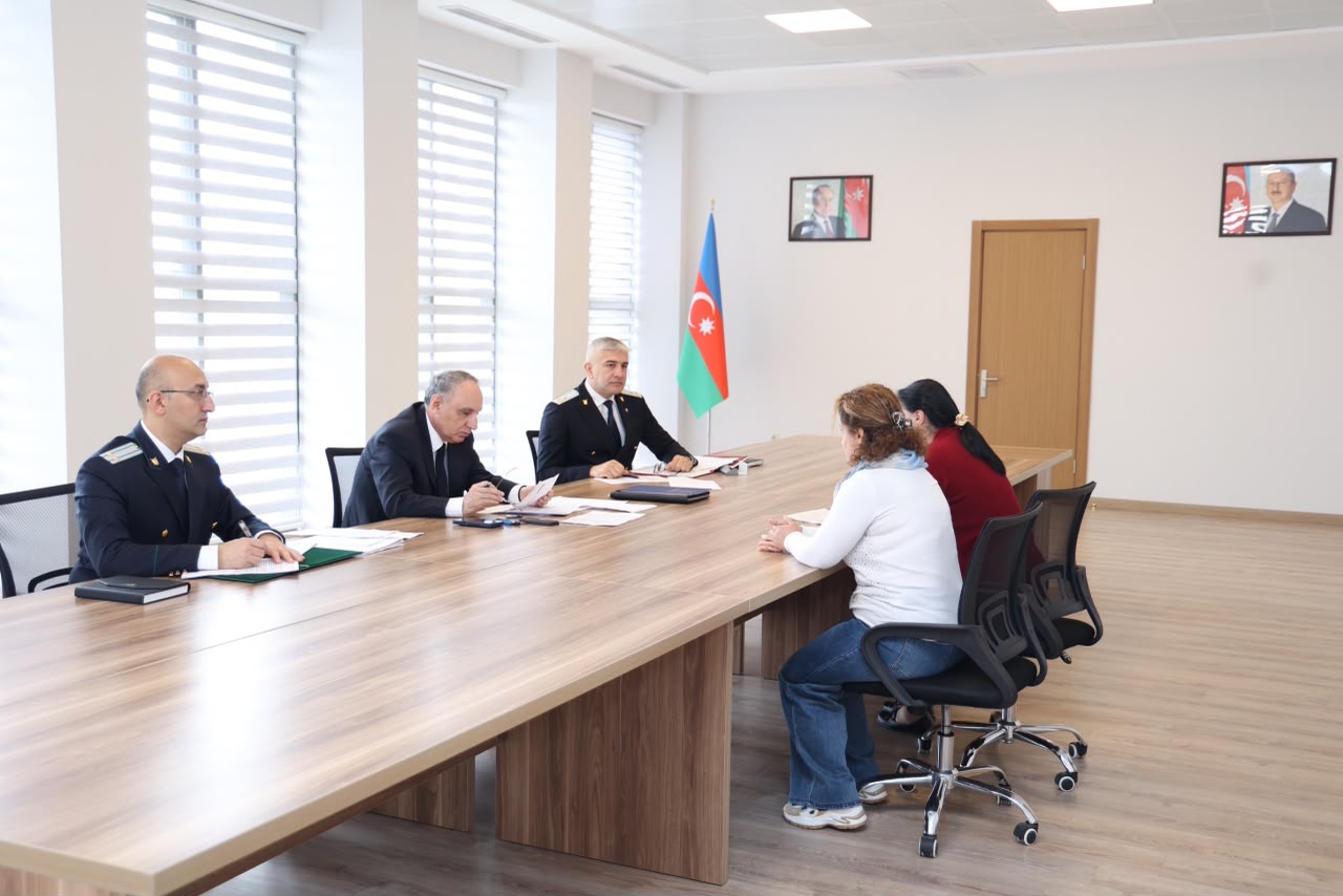 Kamran Əliyev Gəncədə vətəndaşları qəbul edib