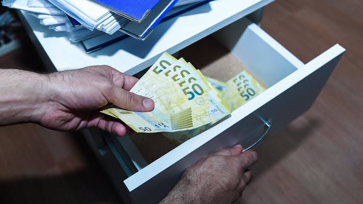 Korrupsiya barədə məlumat verən şəxsi təhdid edənləri hansı cəza gözləyir?