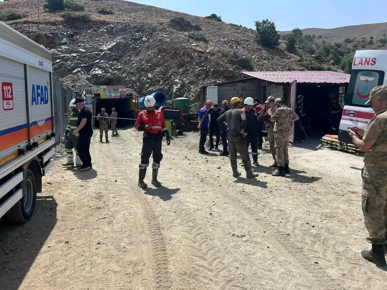 Manisada mədən çöküb, 5 mədənçi dağıntılar altında qalıb