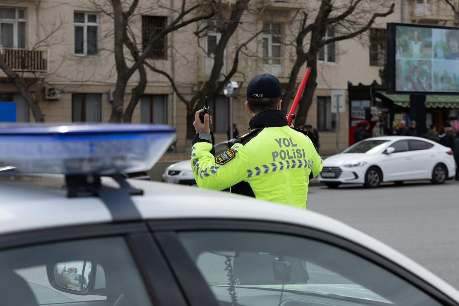 Məktəblərin ətrafında yol polisinin nəzarəti gücləndirilib