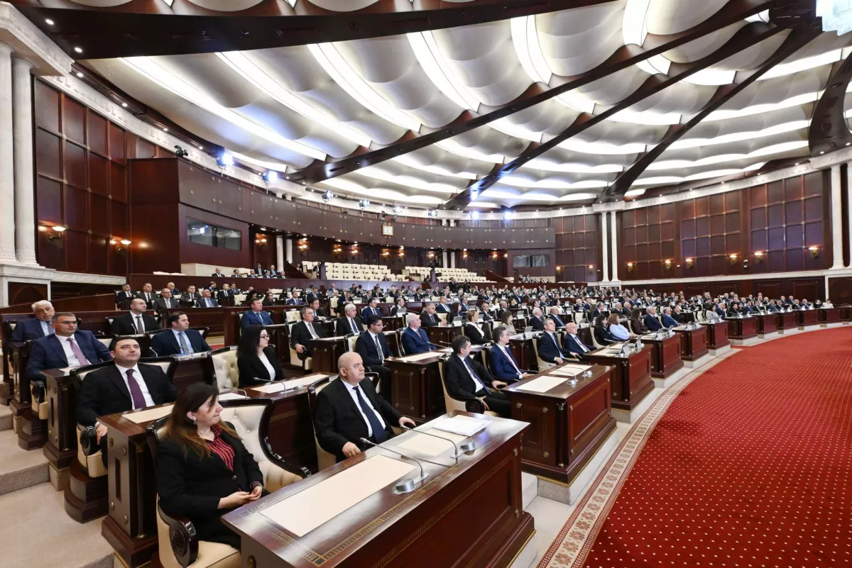 Milli Məclis bir sıra şəxslərin dövlət qulluğu vəzifəsini tuta bilməməsi haqda qadağanı ilk oxunuşda qəbul edib