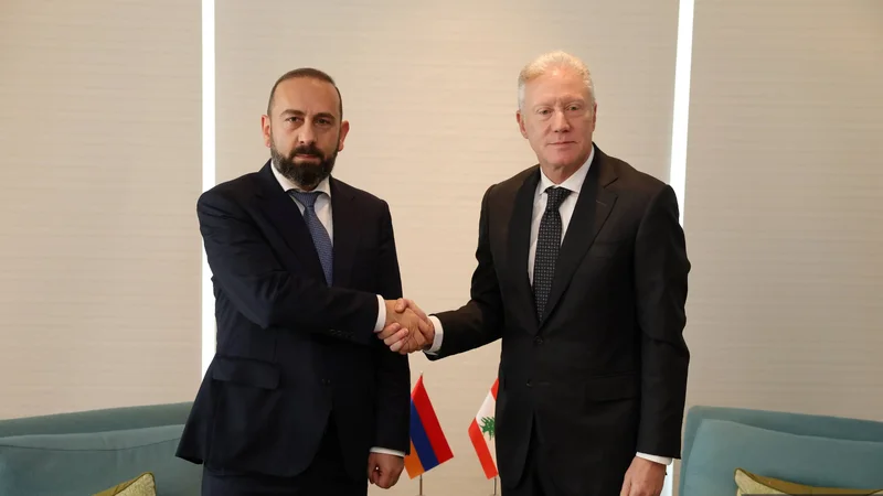 Mirzoyan Livanlı həmkarı ilə Cənubi Qafqazı müzakirə edib