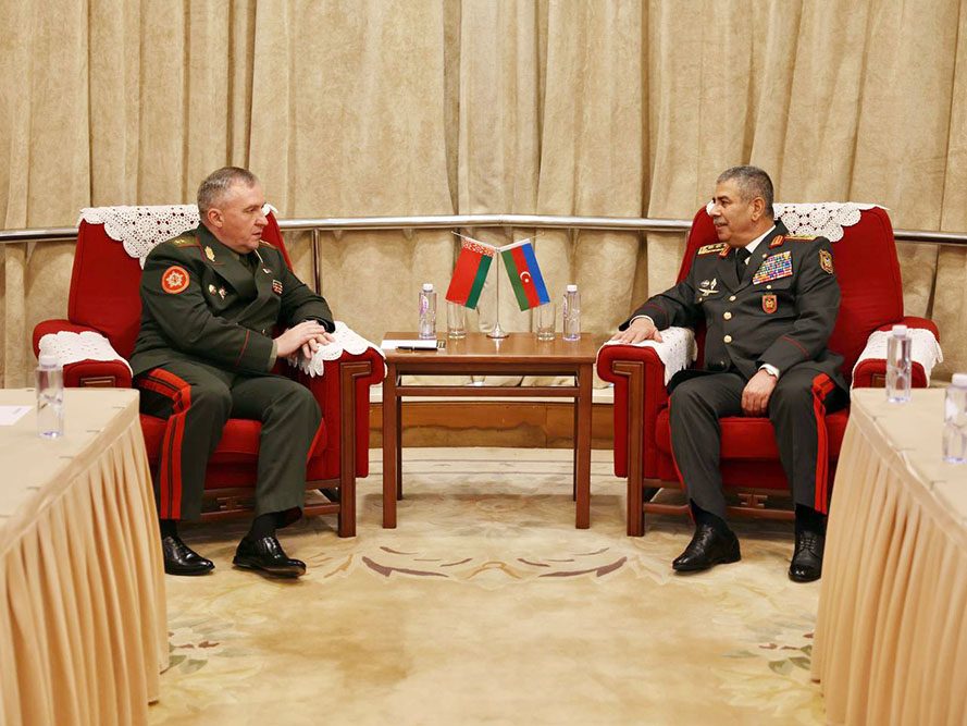 Müdafiə naziri Belarus Respublikasının müdafiə naziri ilə görüşüb
