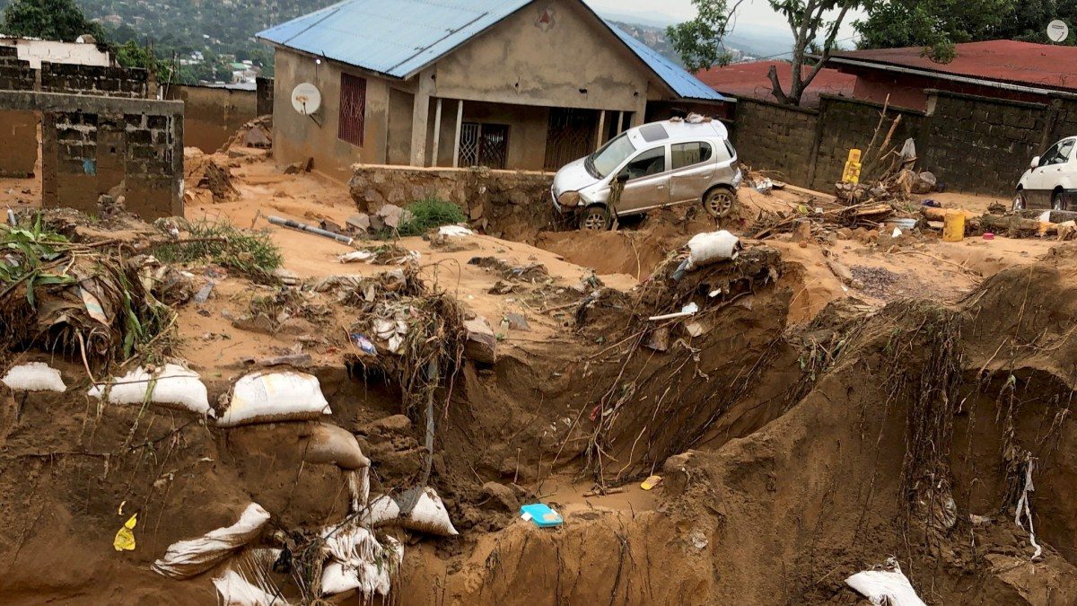 Death toll from landslide in Nepal reaches 1,396