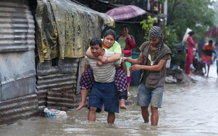 Nepalda daşqınlar zamanı 384 turist itkin düşüb