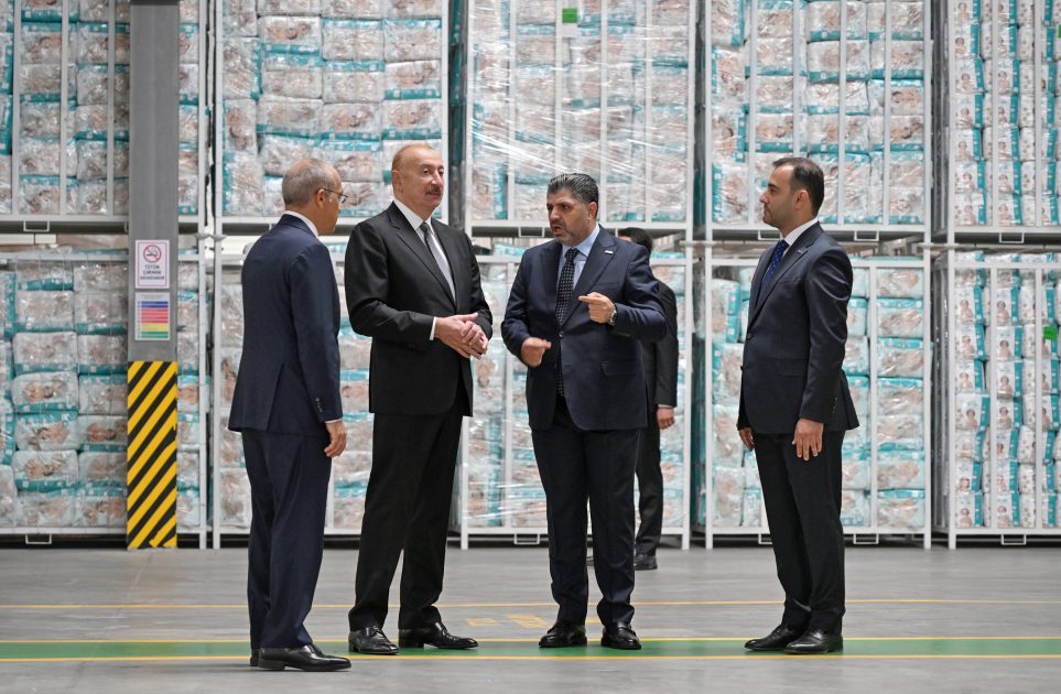 Prezident Qaradağ rayonunda kağız və gigiyenik məhsulların istehsalı müəssisəsinin açılışında iştirak edib