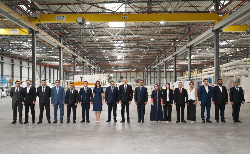 Prezident Qaradağ rayonunda kağız və gigiyenik məhsulların istehsalı müəssisəsinin açılışında iştirak edib