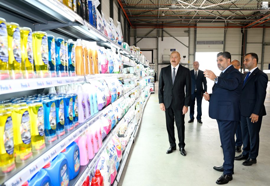 Prezident Qaradağ rayonunda kağız və gigiyenik məhsulların istehsalı müəssisəsinin açılışında iştirak edib