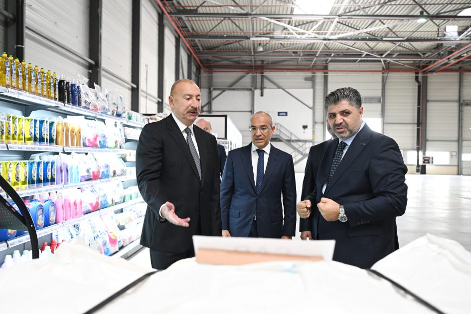 Prezident Qaradağ rayonunda kağız və gigiyenik məhsulların istehsalı müəssisəsinin açılışında iştirak edib