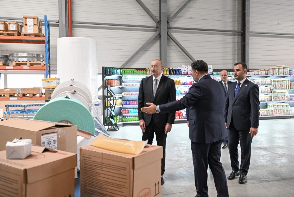 Prezident Qaradağ rayonunda kağız və gigiyenik məhsulların istehsalı müəssisəsinin açılışında iştirak edib