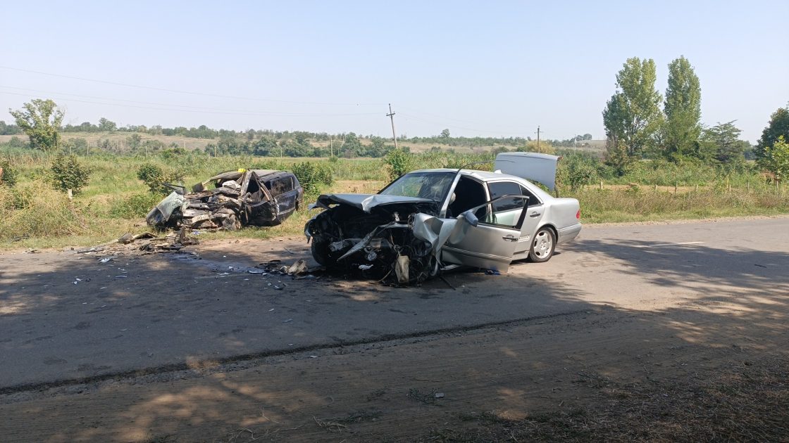 Qazaxda iki avtomobil toqquşub, 3 nəfər ölüb