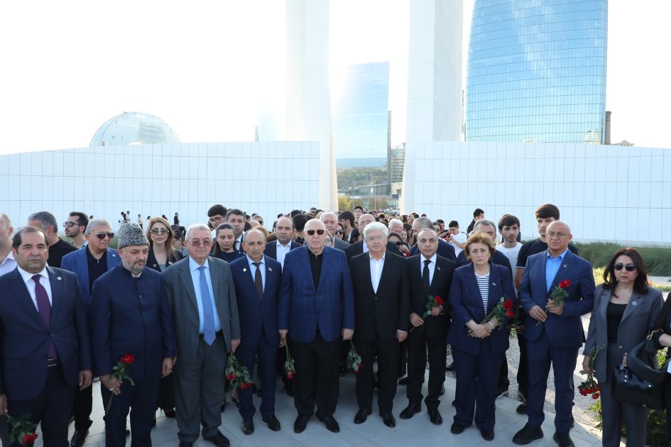 Qərbi Azərbaycan İcması Zəfər parkını ziyarət edib