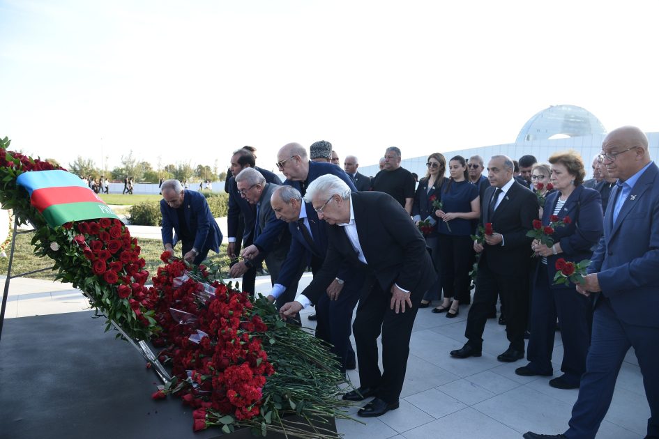 Qərbi Azərbaycan İcması Zəfər parkını ziyarət edib