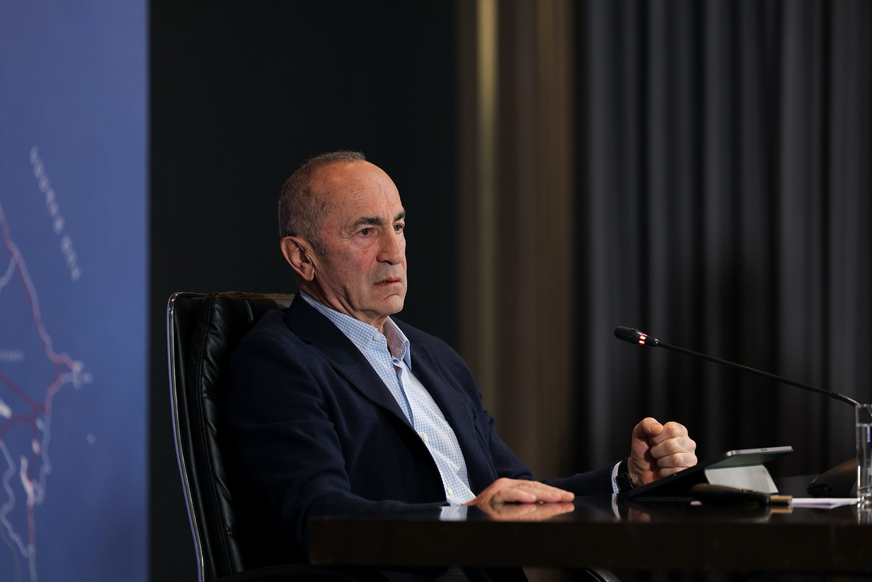 Robert və oğlu Sedrak Köçəryanlar saxlanılıb