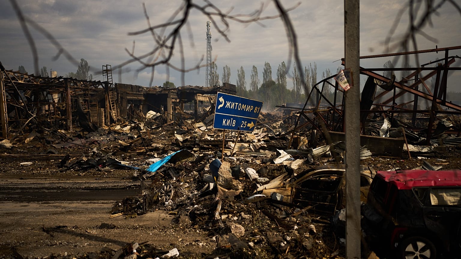 Rusiya Kiyevdə dəmir yolu deposunu vurub, 7 nəfər həlak olub