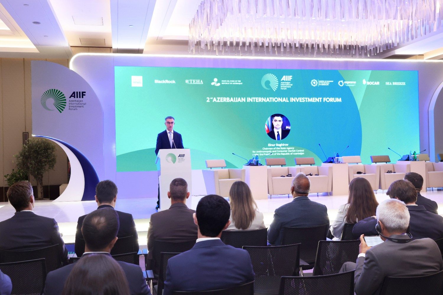 “Sənaye platformaları və azad iqtisadi zonalar: Azərbaycan regional istehsal mərkəzi kimi” mövzusunda panel sessiya keçirilib