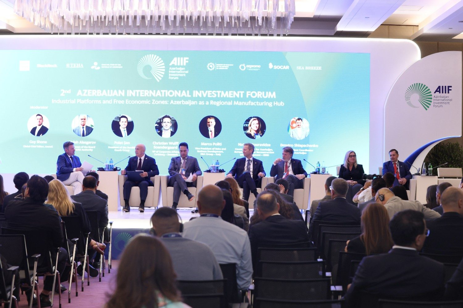 “Sənaye platformaları və azad iqtisadi zonalar: Azərbaycan regional istehsal mərkəzi kimi” mövzusunda panel sessiya keçirilib