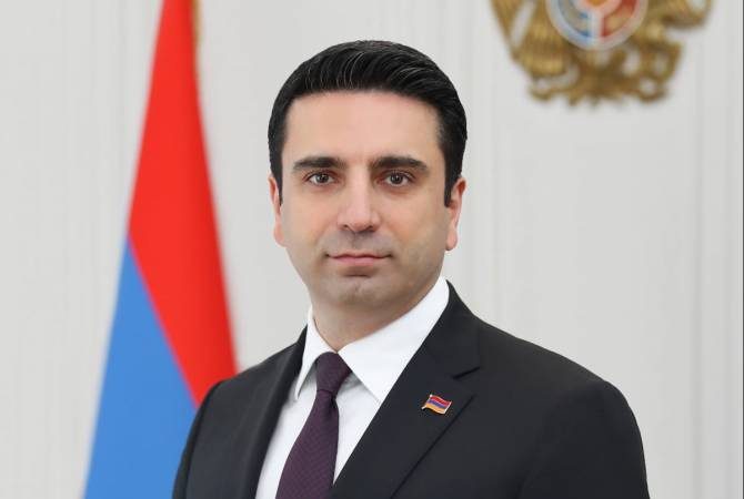 Simonyan: Hikmət Hacıyevlə mütəmadi əlaqə saxlayırıq