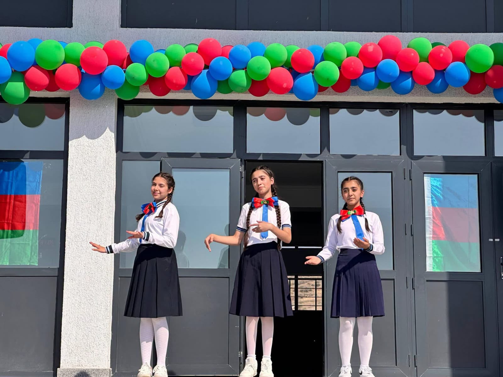 Cəbrayılda yeni fəaliyyətə başlayan Şükürbəyli kənd tam orta ümumtəhsil məktəbində ilk dərs günü - FOTO