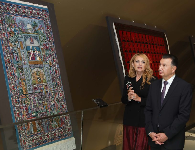 Tacikistanın Baş naziri Azərbaycan Milli Xalça Muzeyini ziyarət edib