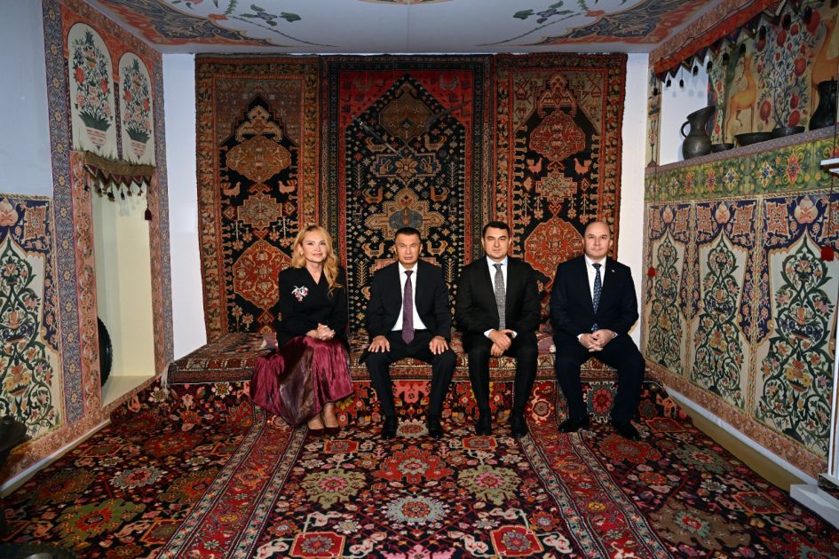 Tacikistanın Baş naziri Azərbaycan Milli Xalça Muzeyini ziyarət edib