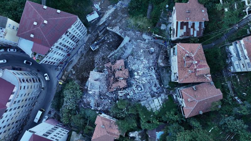 Türkiyədə binanın çökməsi ilə bağlı istintaqla əlaqədar üç nəfər saxlanılıb