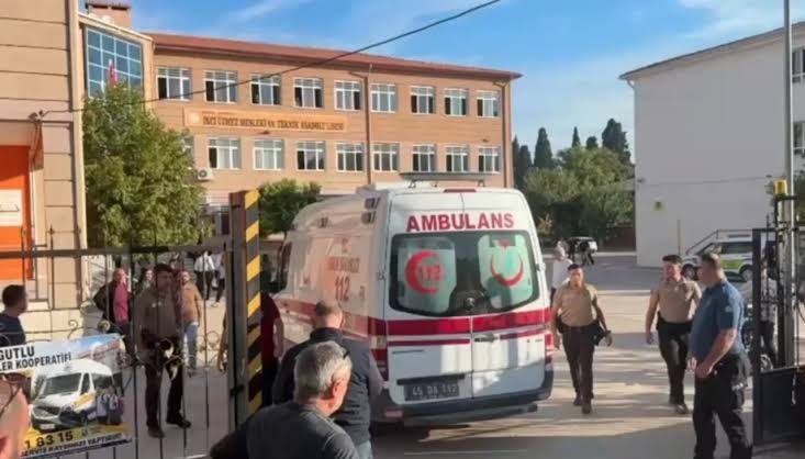 Türkiyədə liseyə hücum nəticəsində 5 şagird yaralanıb, 1 nəfər ölüb