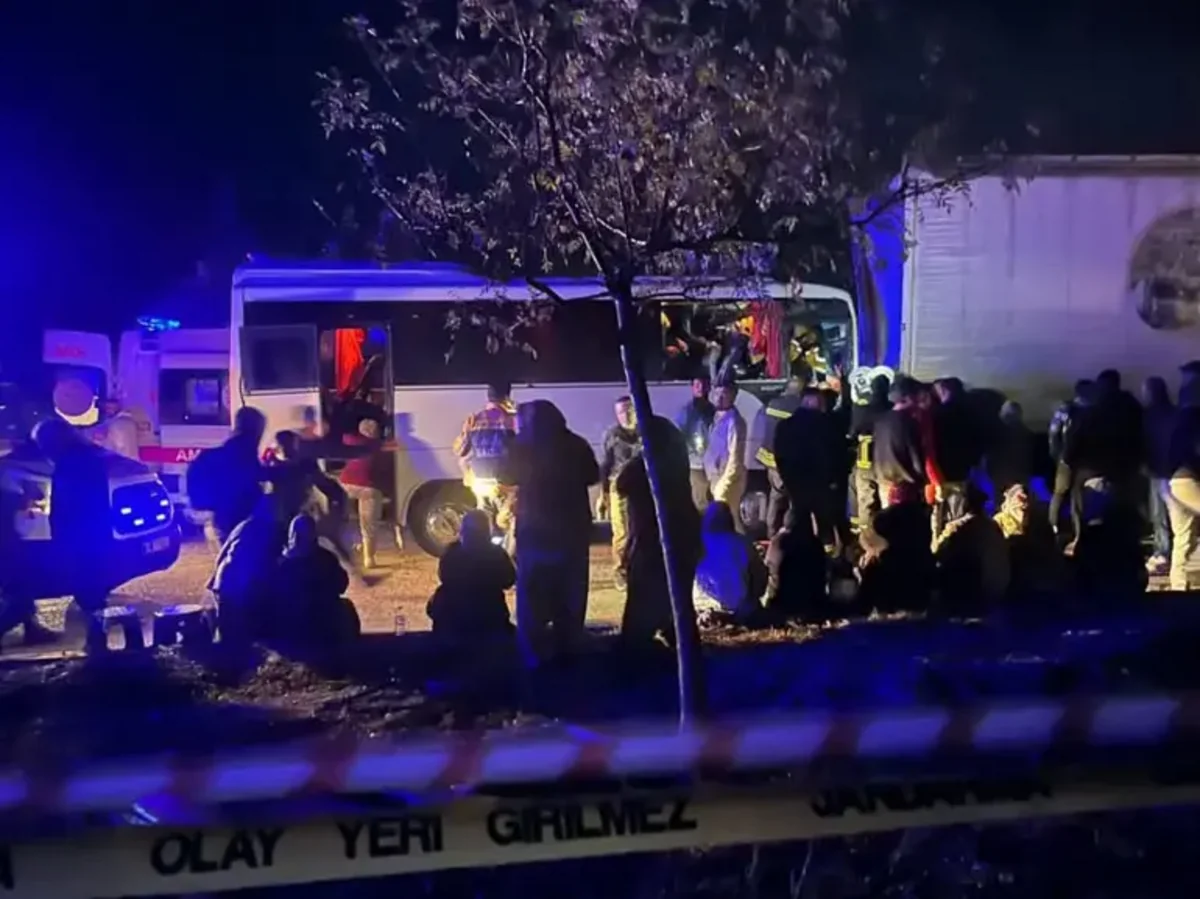 Türkiyədə yol qəzası nəticəsində 17 nəfər xəsarət alıb