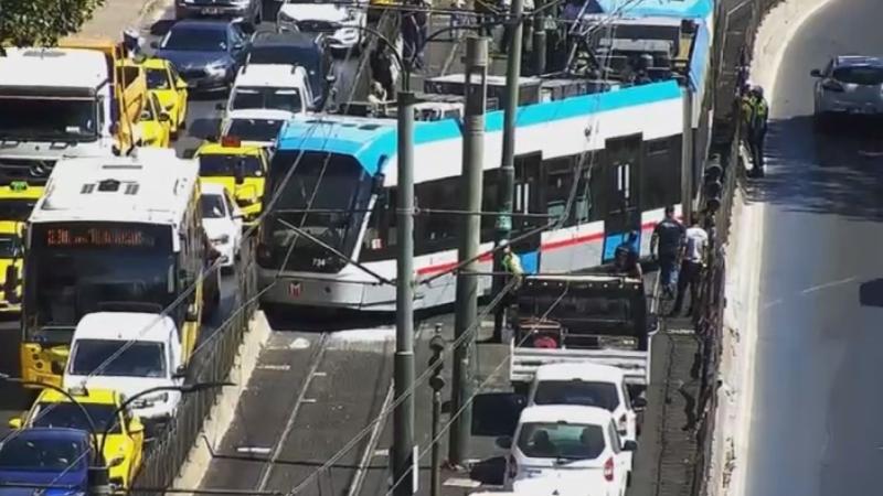 Türkiyənin Bəyoğlu rayonunda tramvay relsdən çıxıb