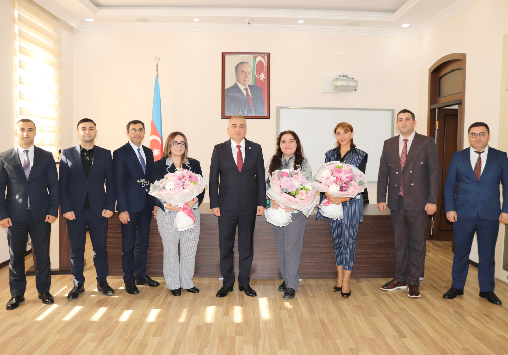 Vəkillər Kollegiyasının sədri yeni hakim təyin olunmuş 8 vəkili təltif edib