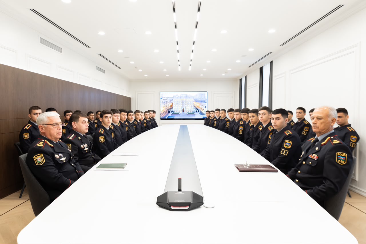 Vilayət Eyvazov xarici dövlətlərin Polis Akademiyalarına ezam olunan polis kursantlarını qəbul edib