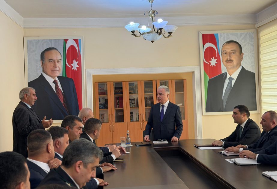 Yardımlı Rayon İcra Hakimiyyətinin başçısı kollektivə təqdim olunub