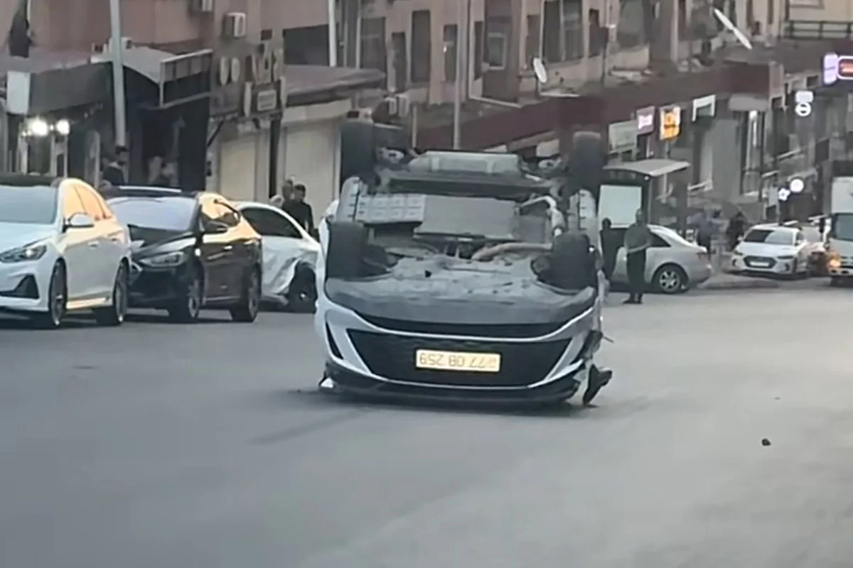 Yasamalda avtomobil aşıb