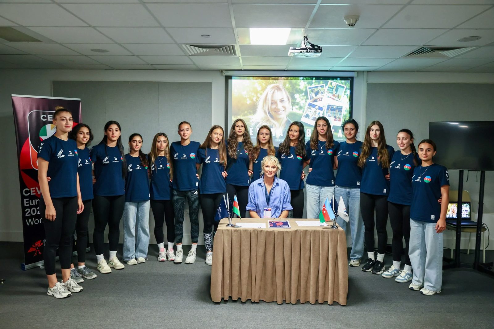 Yelena Şabovta gənc voleybolçularla görüşüb