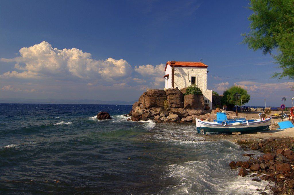 Yunanıstanın Lesbos adası yaxınlığında 12 qanunsuz miqrant ölüb