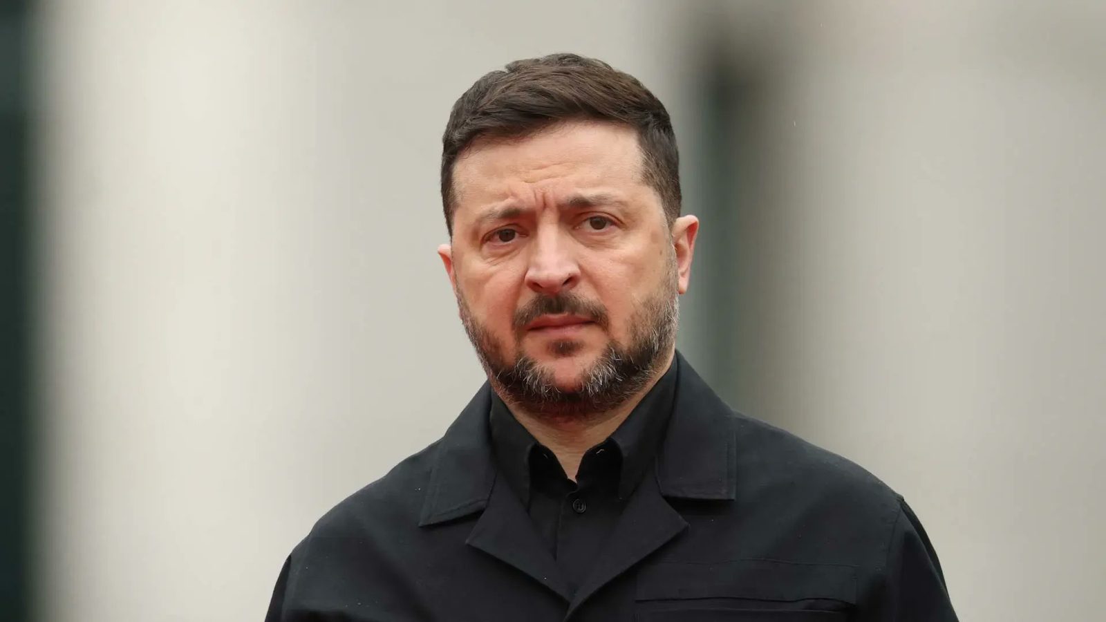 Zelenski: Ukrayna silahları hədiyyə olaraq istəmir