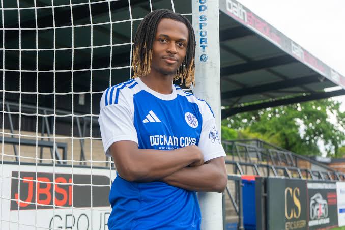 İngilis futbolçu avtomobil qəzasında öldü 