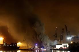 ABŞ-nin Los-Anceles limanında konteyner gəmisində güclü yanğın baş verib