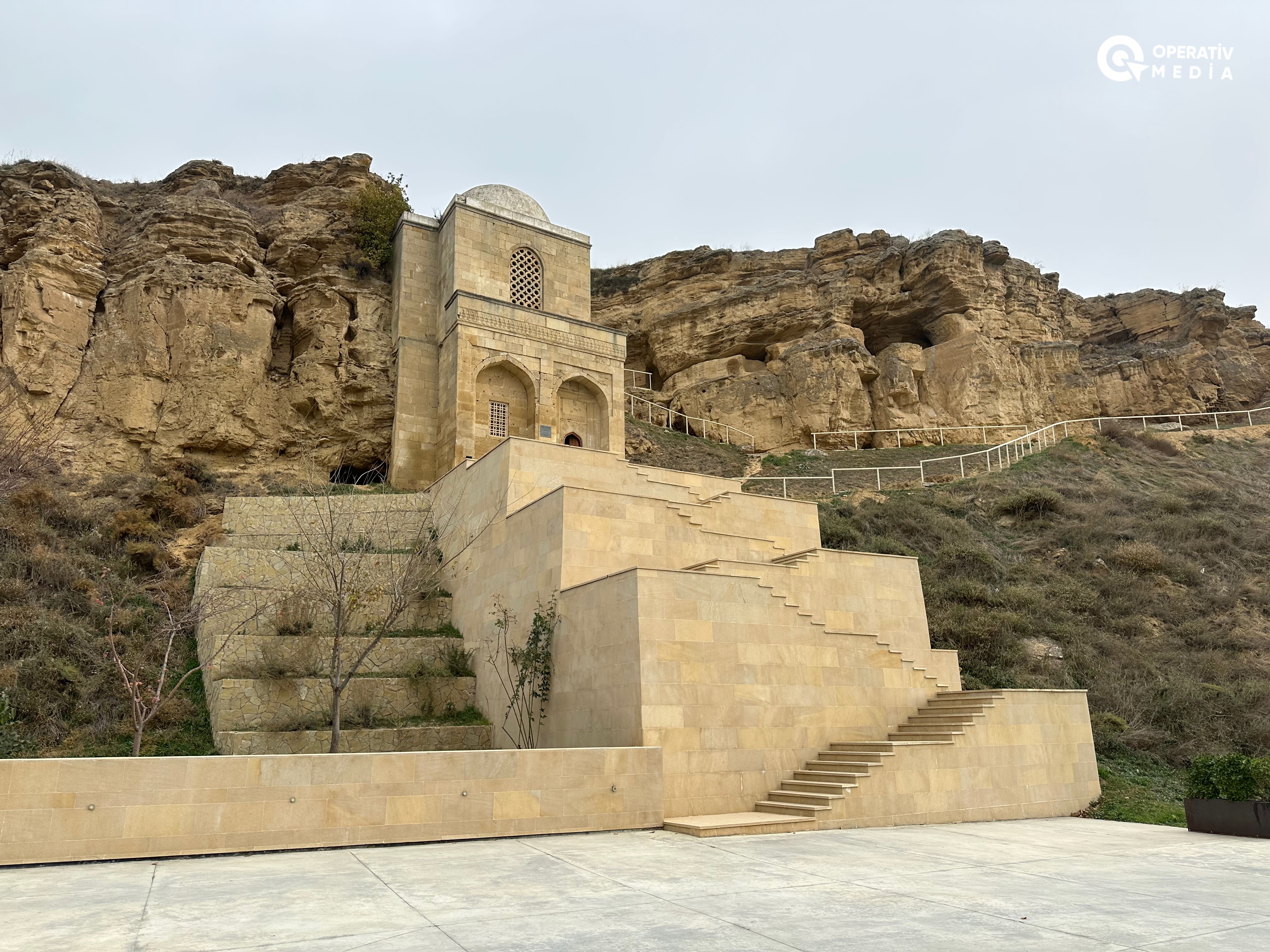 Qayanın qoynundakı sirr: Diri Baba türbəsi - FOTOREPORTAJ