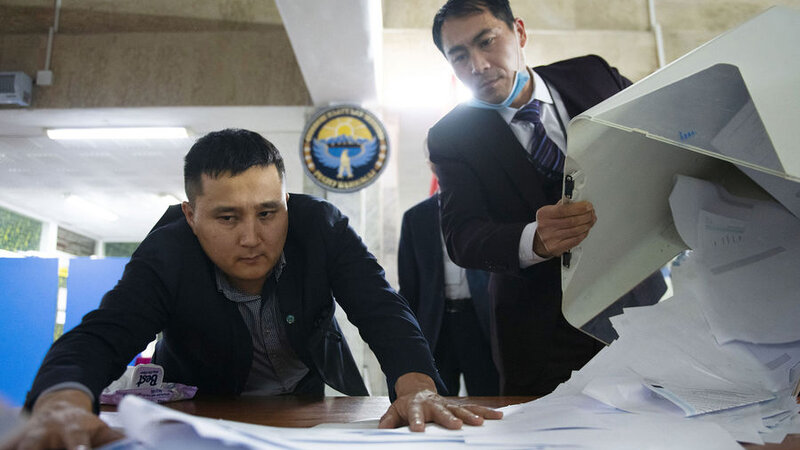 Qırğızıstanda növbədənkənar parlament seçkiləri başa çatıb